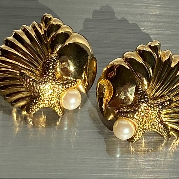 Vintage Avon Faux Pearl Shell Star Theme Gold Tone Earrings - Picture 2 of 15